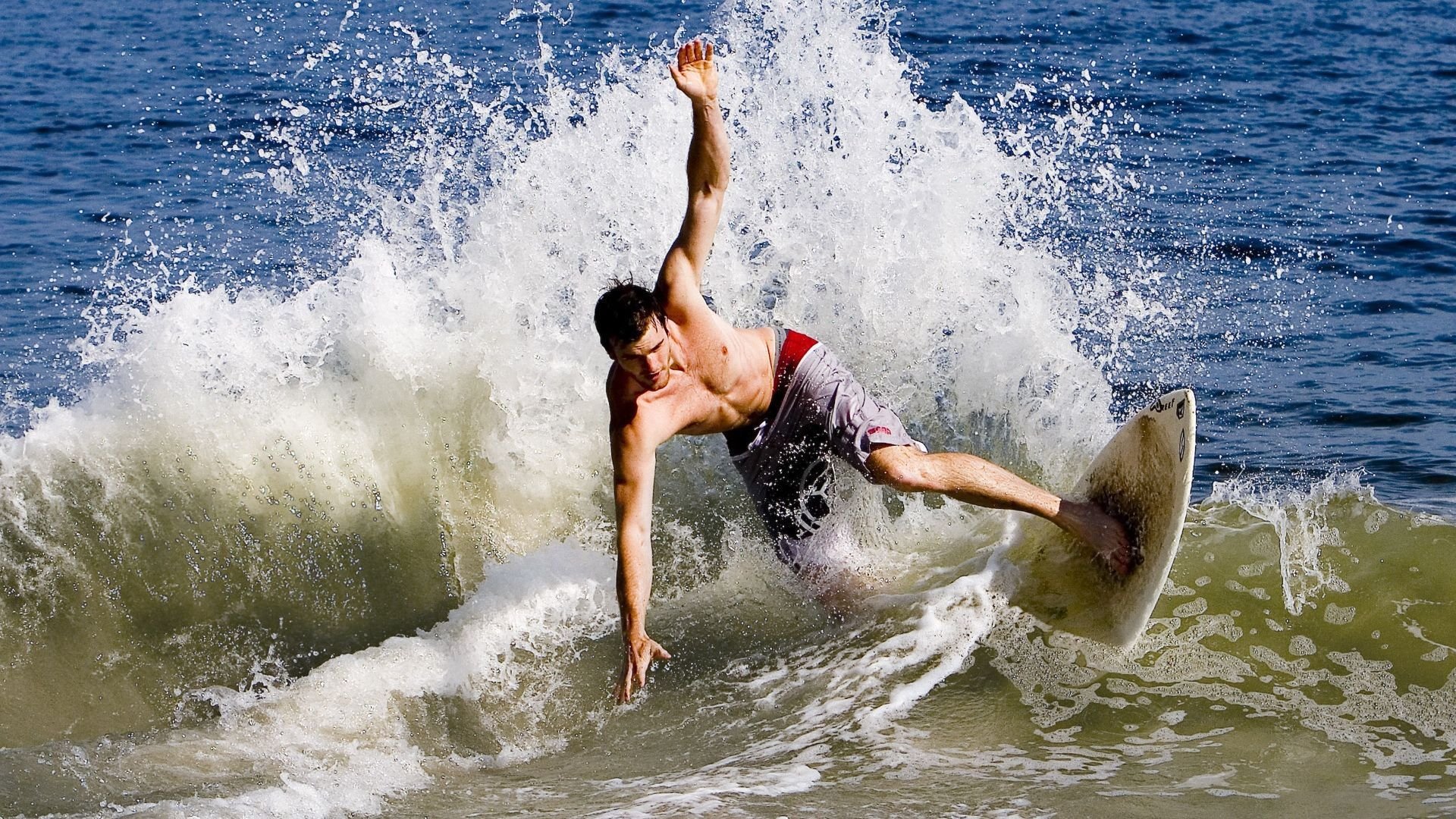 “香港赛场，阿仙奴与热刺的火拼瞬间”